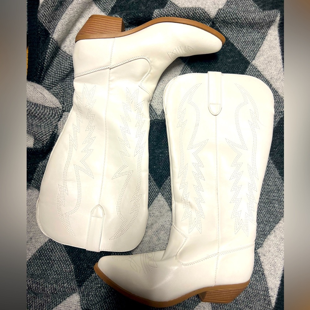 White size 7 soda boots